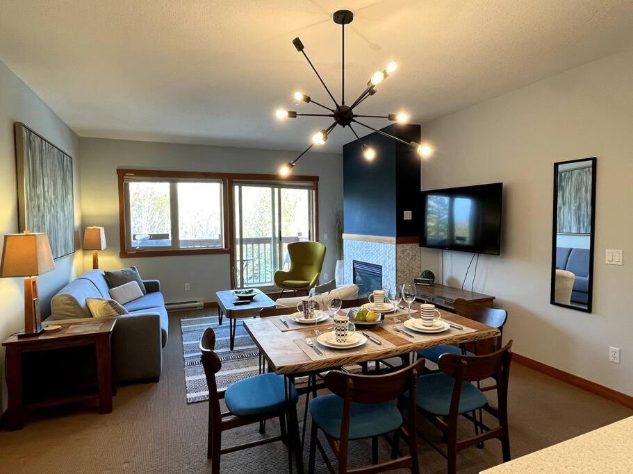 L202 - A Relaxed Vacation- 2BD+2BT, Heated Pool, Hot tubs, Gym, AC, Parkade