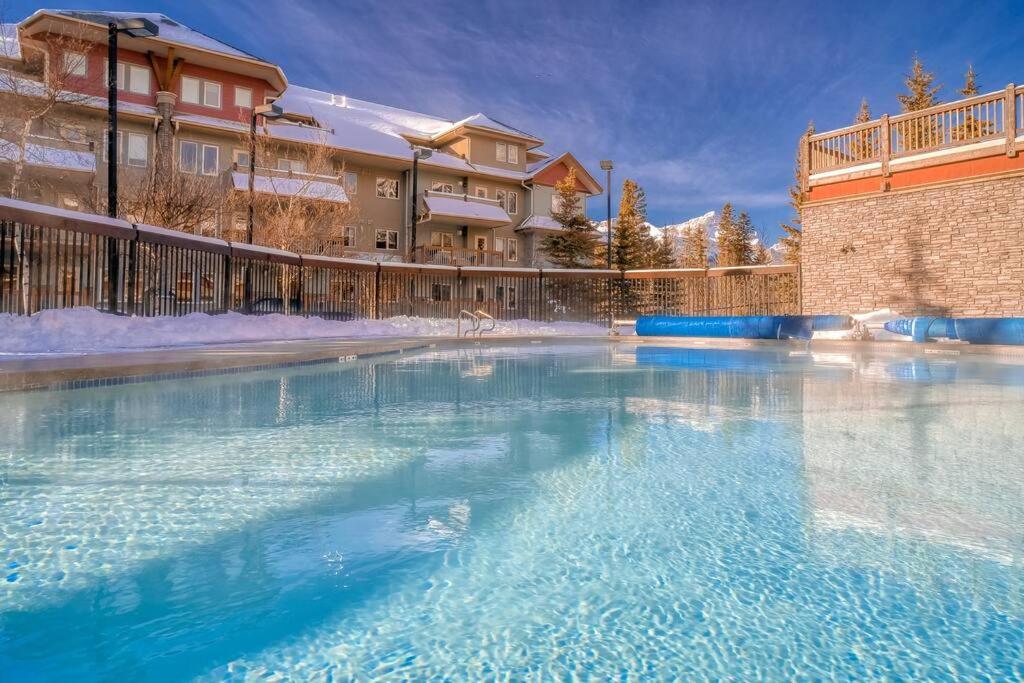 L202 - A Relaxed Vacation- 2BD+2BT, Heated Pool, Hot tubs, Gym, AC, Parkade