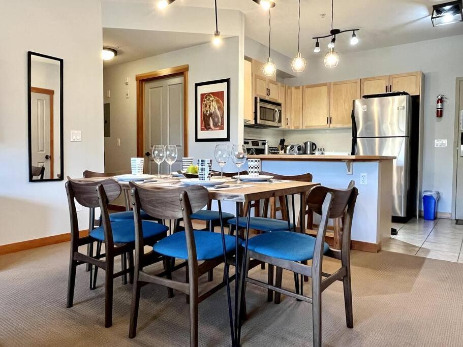 L202 - A Relaxed Vacation- 2BD+2BT, Heated Pool, Hot tubs, Gym, AC, Parkade