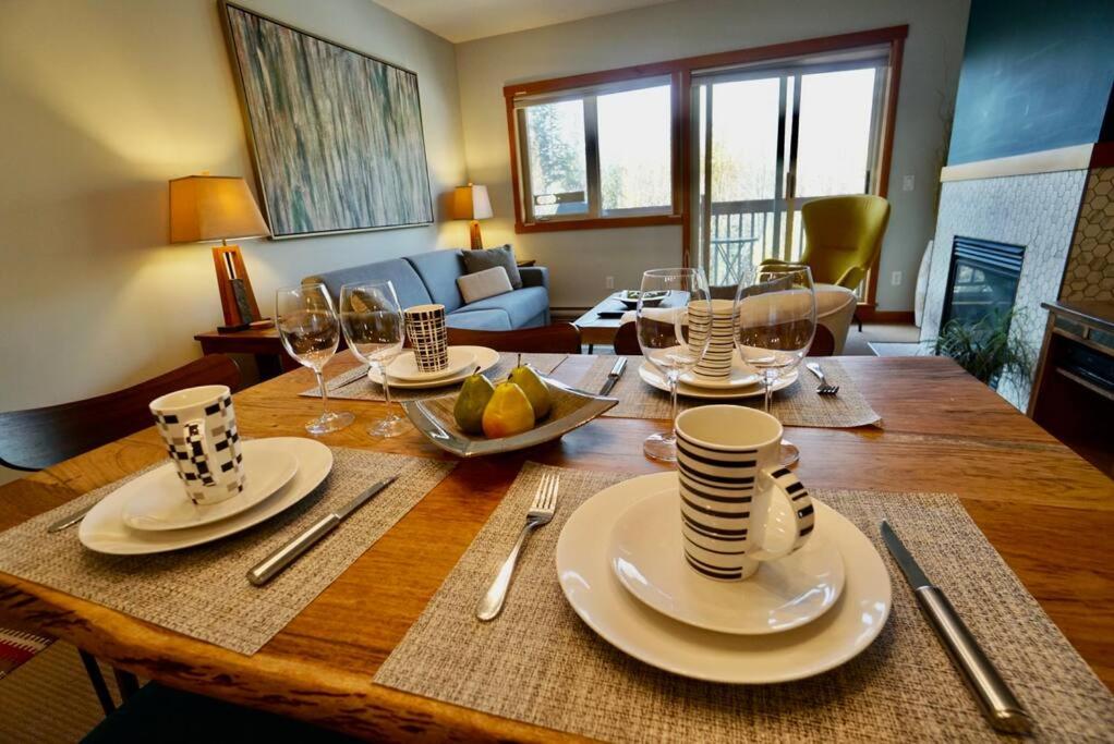 L202 - A Relaxed Vacation- 2BD+2BT, Heated Pool, Hot tubs, Gym, AC, Parkade