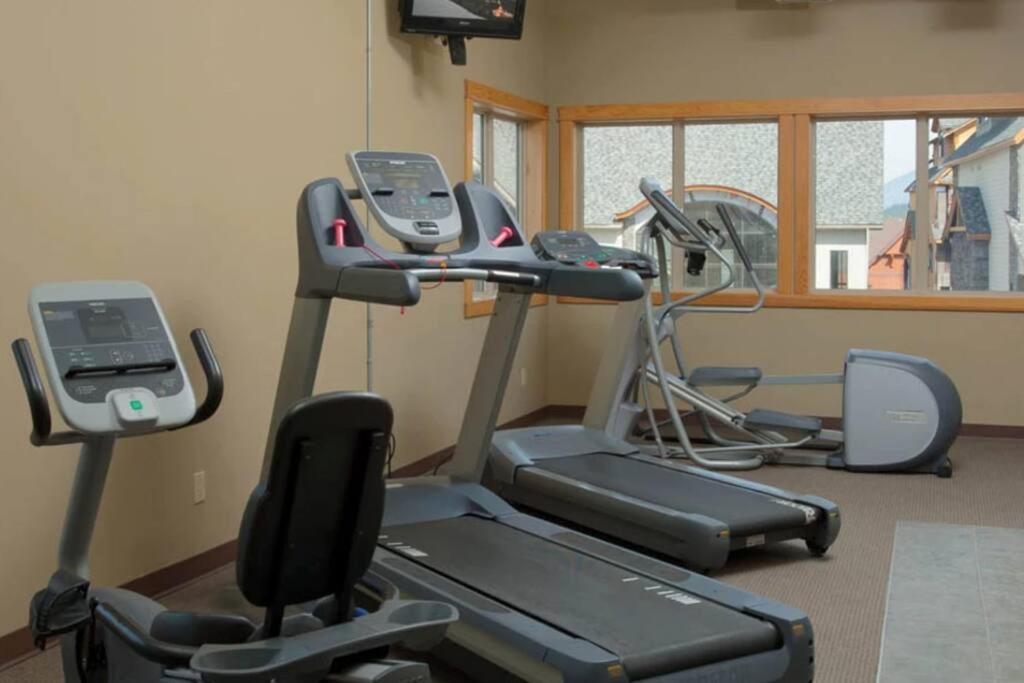 L202 - A Relaxed Vacation- 2BD+2BT, Heated Pool, Hot tubs, Gym, AC, Parkade
