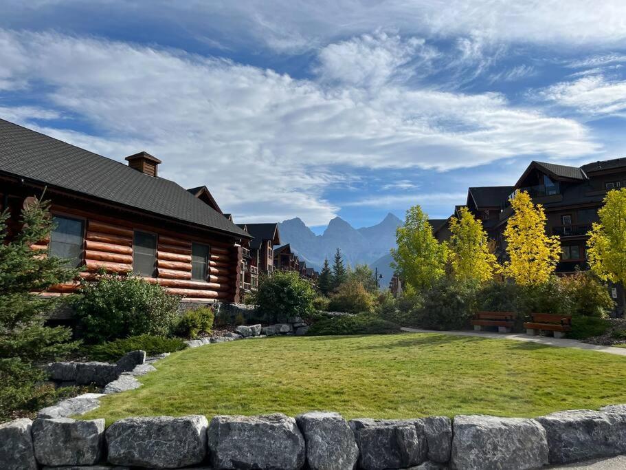 L202 - A Relaxed Vacation- 2BD+2BT, Heated Pool, Hot tubs, Gym, AC, Parkade