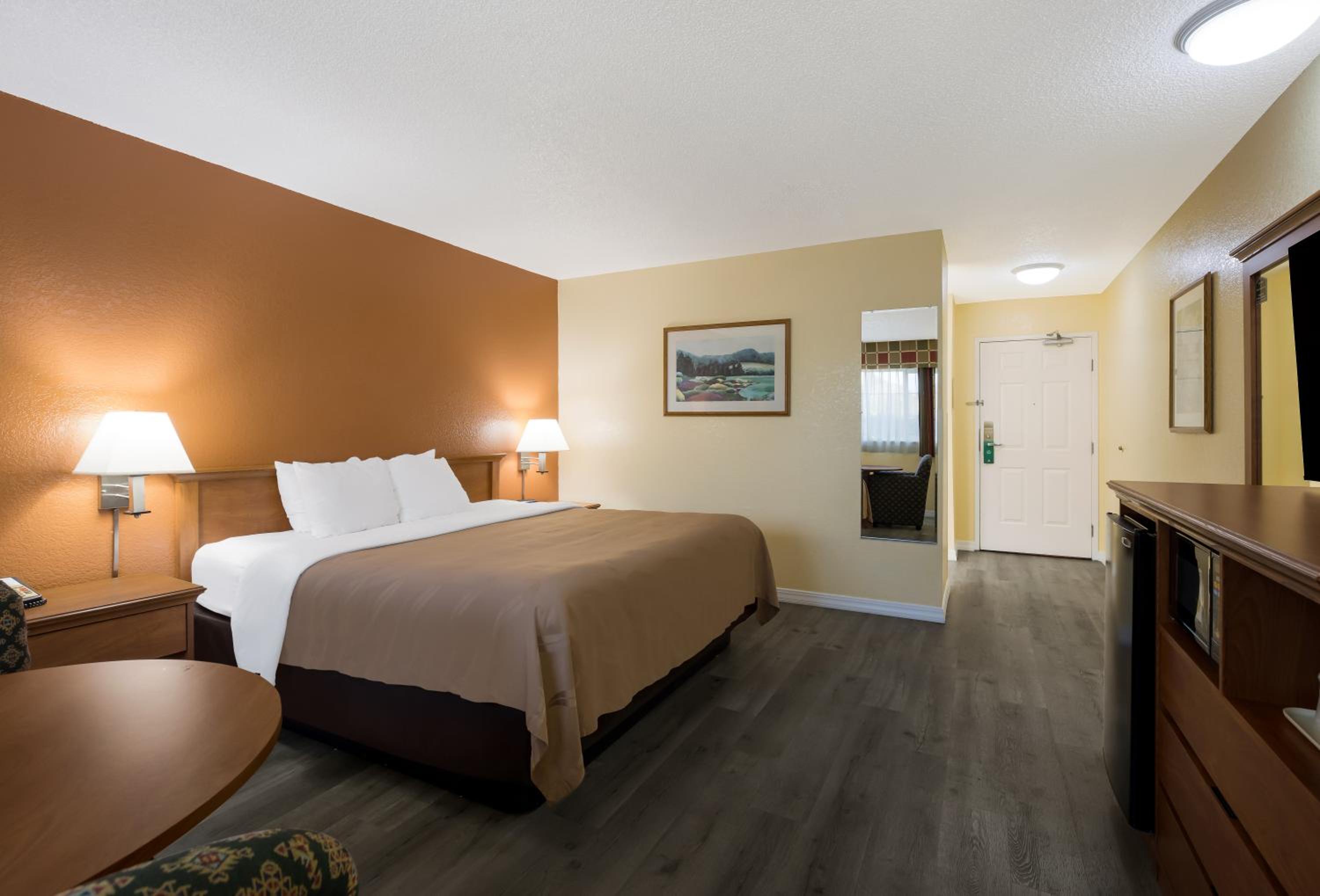 Medford Vacations - Quality Inn  Suites Medford Airport - Property Image 4
