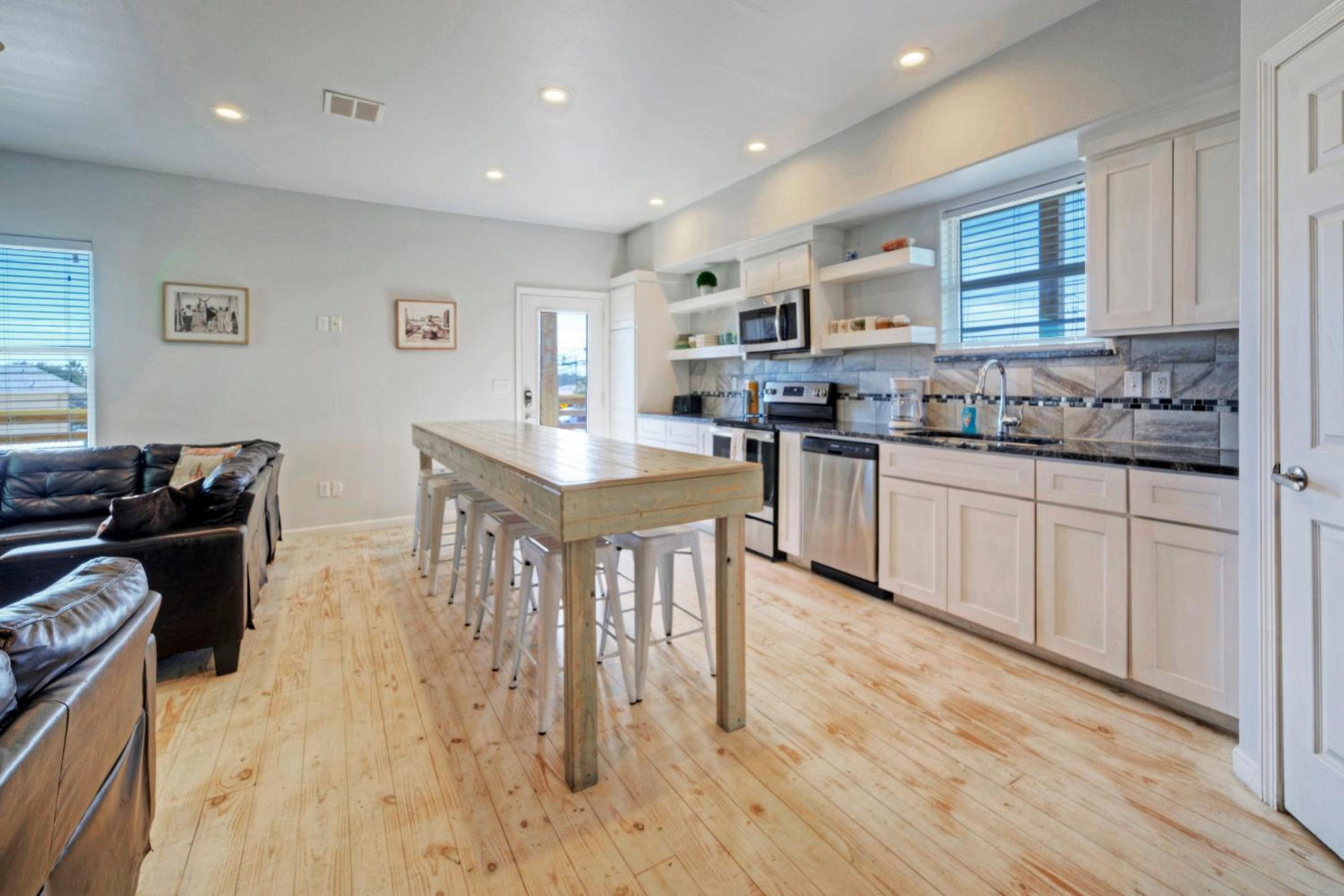 Sleeps 28 2 Homes w Boat Dock Waterfront Pool Laguna Village Haven
