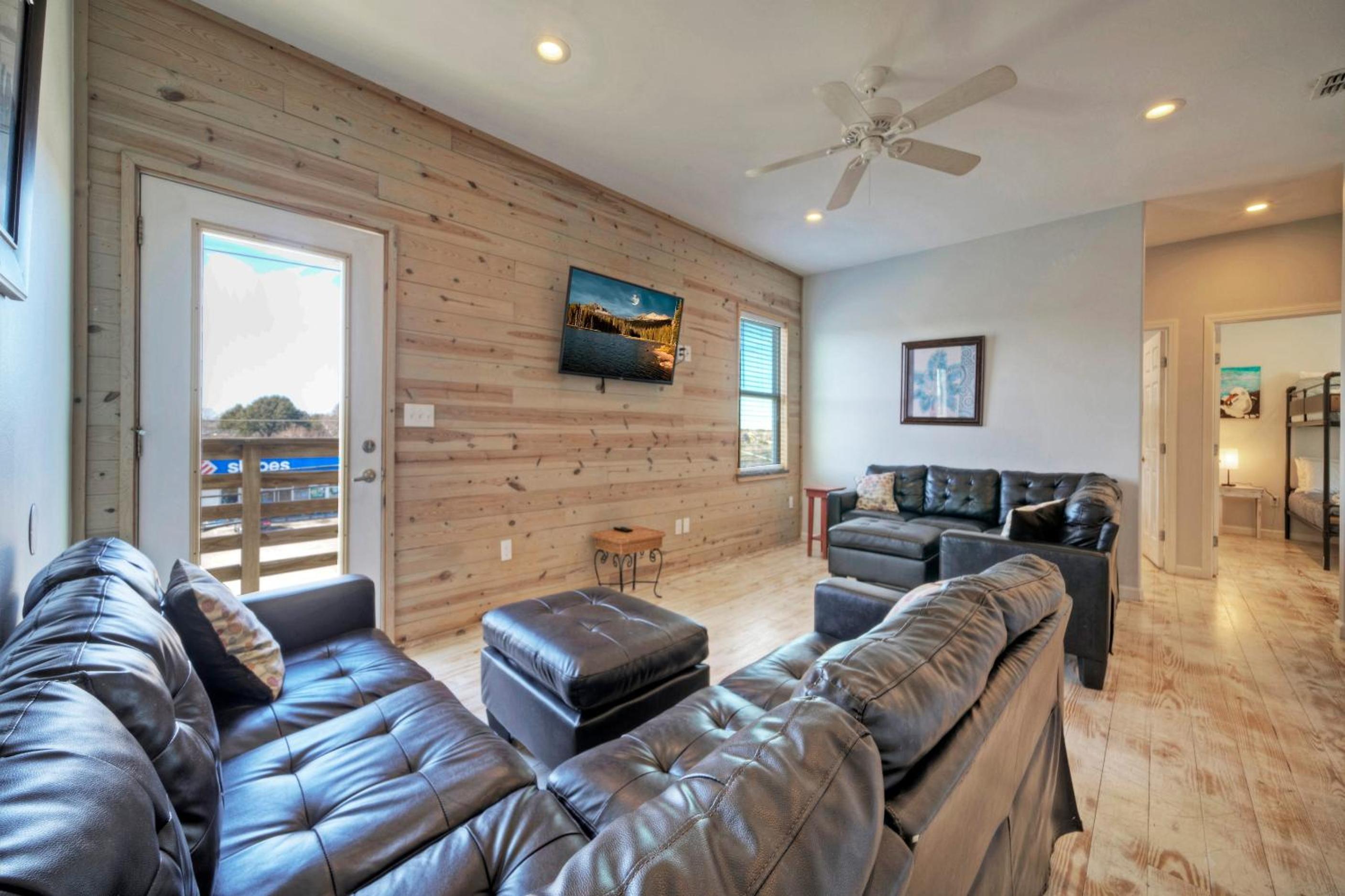 Sleeps 28 2 Homes w Boat Dock Waterfront Pool Laguna Village Haven