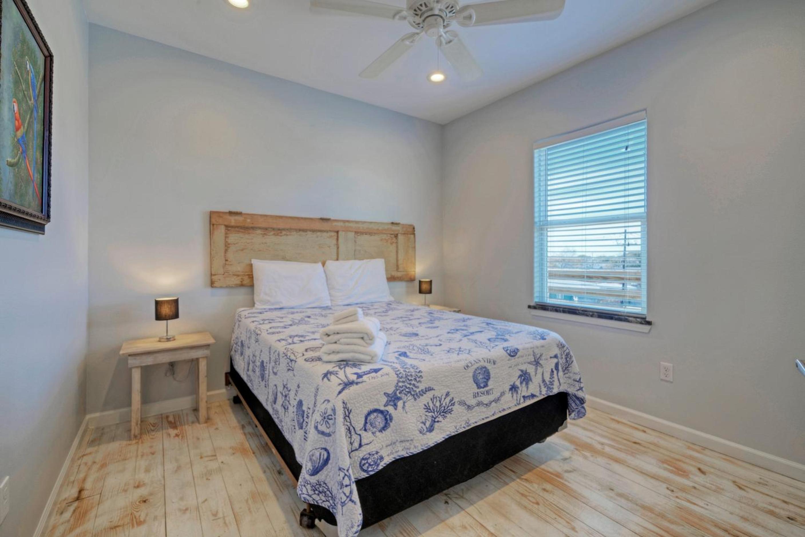 Sleeps 28 2 Homes w Boat Dock Waterfront Pool Laguna Village Haven