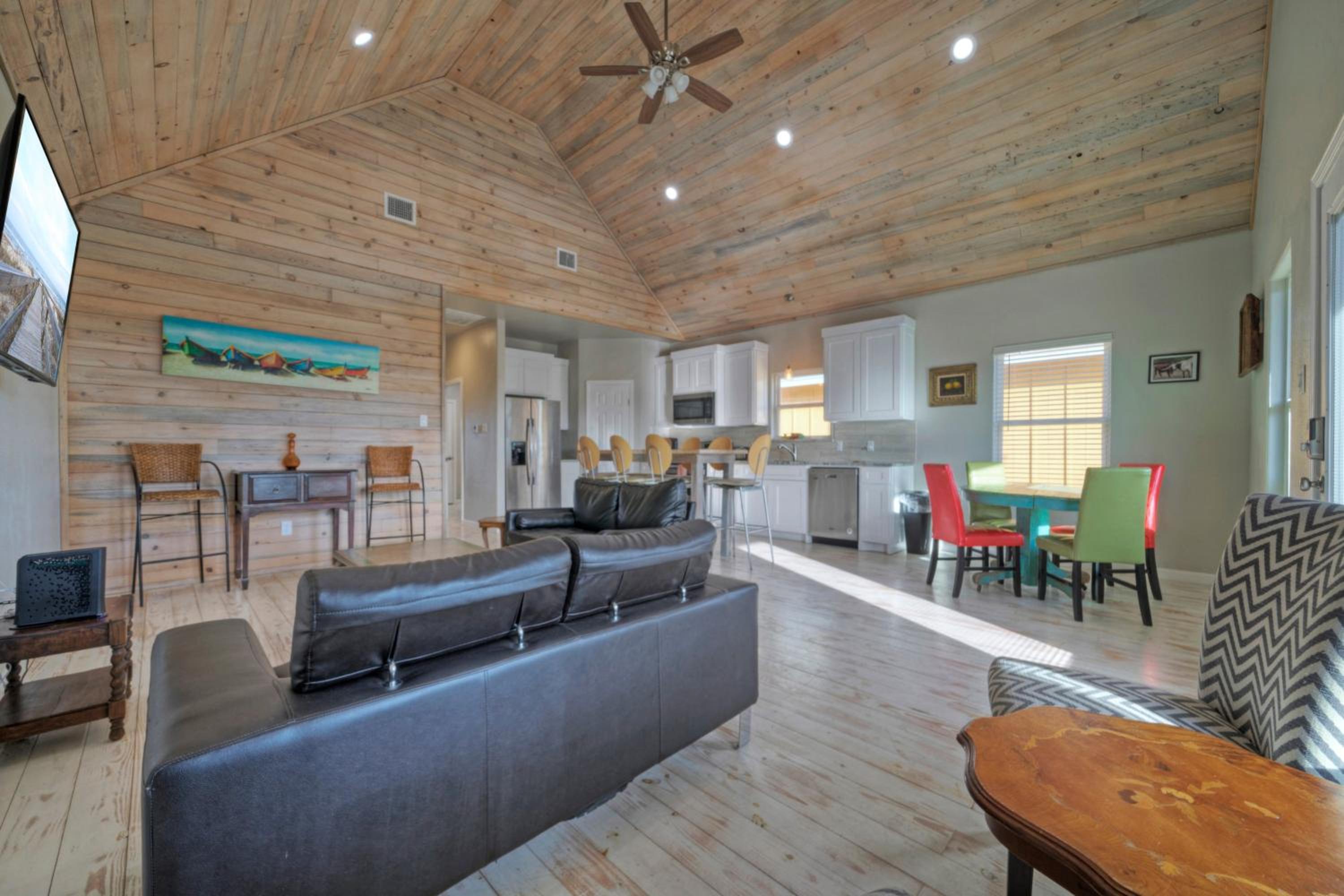 2 Homes Sleeps 16 Shared PoolBoat Dock Laguna Village Serenity by AvantStay