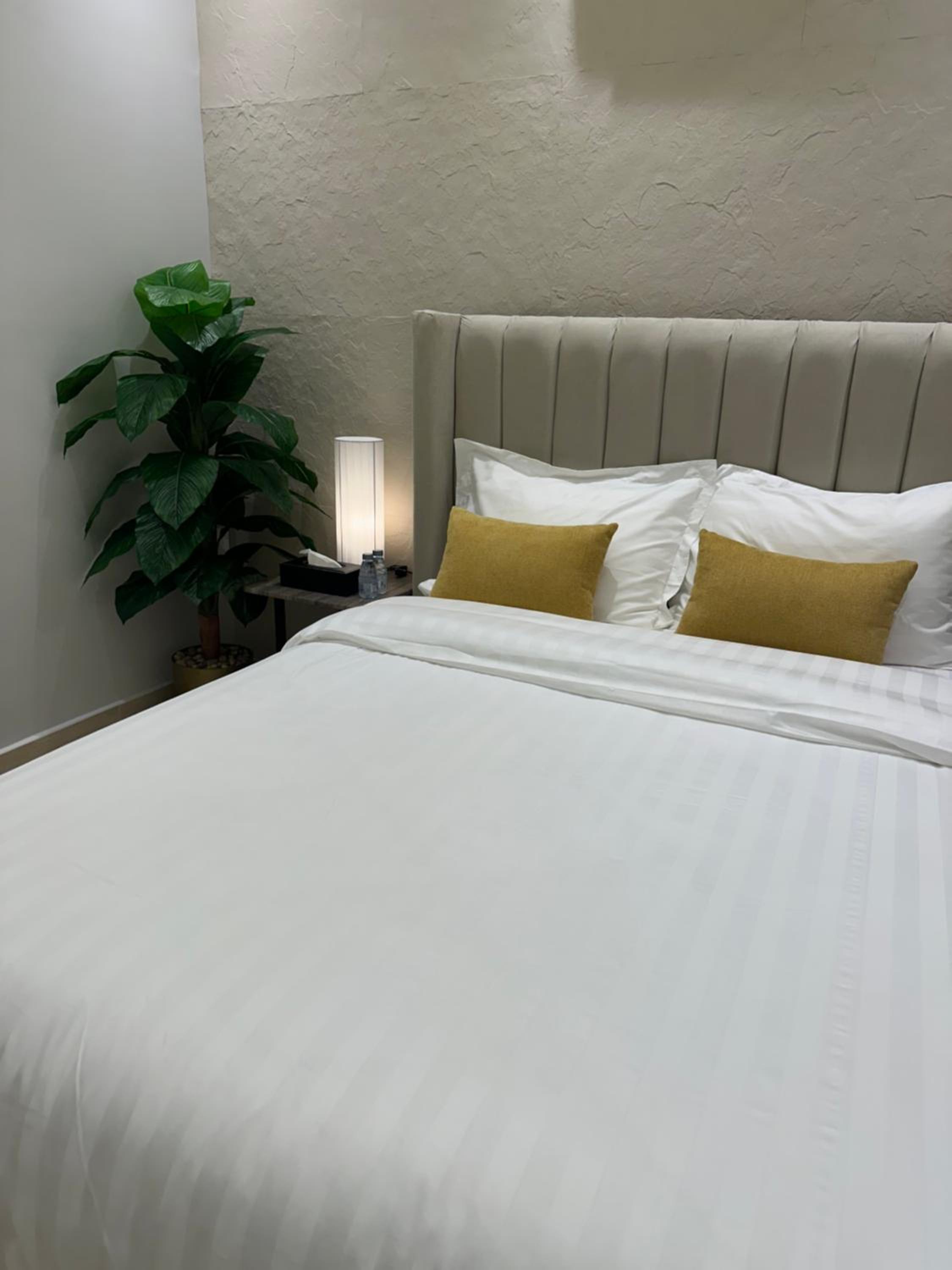 Three Bedroom furnished apartment in north Riyadh - شقه 3 غرف مميزه ومتكامله في شمال الرياض مع مرافق فريده