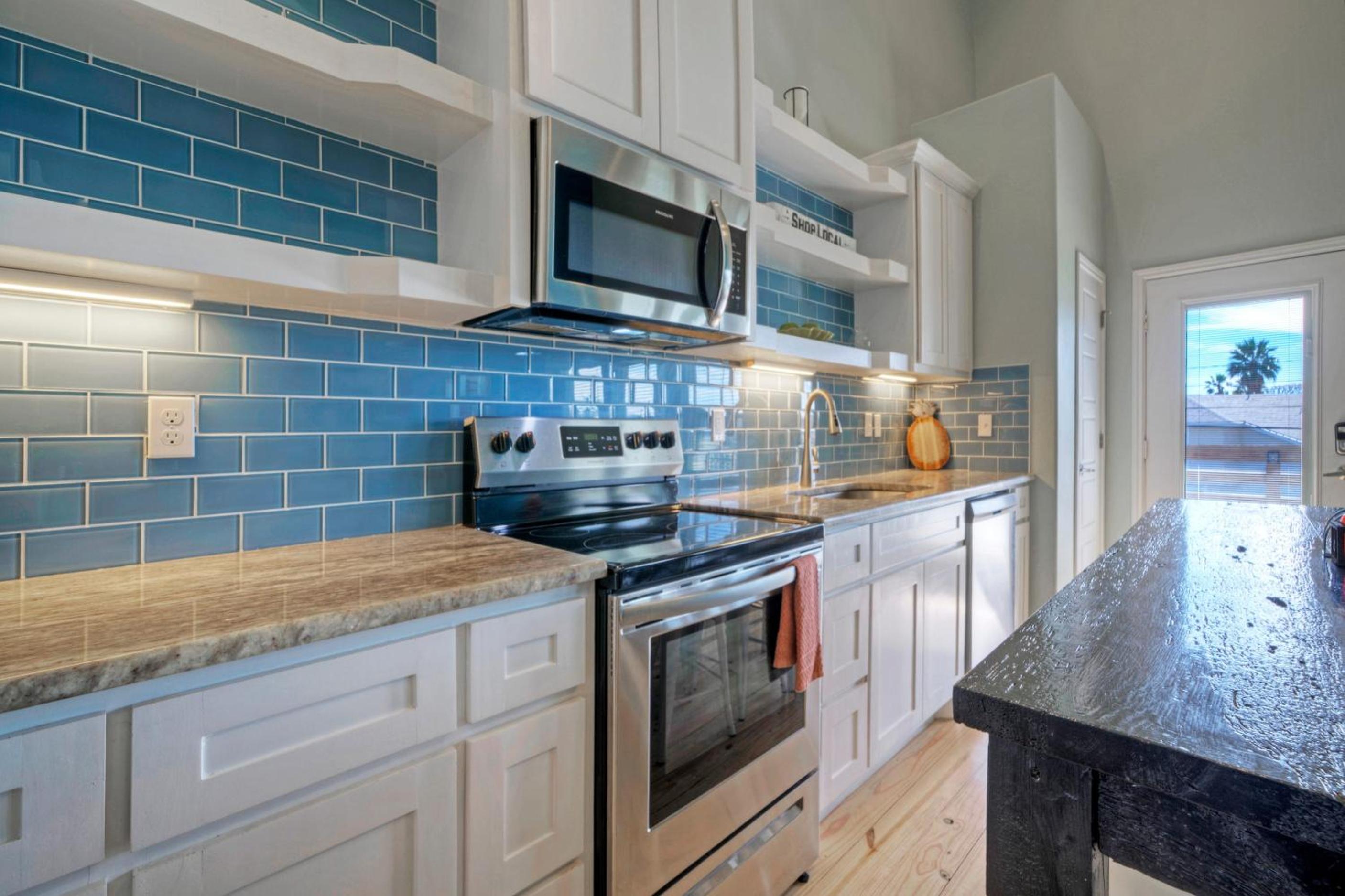 Sleeps 26 2 Homes w Waterfront Pool Boat Dock Laguna Village Escape