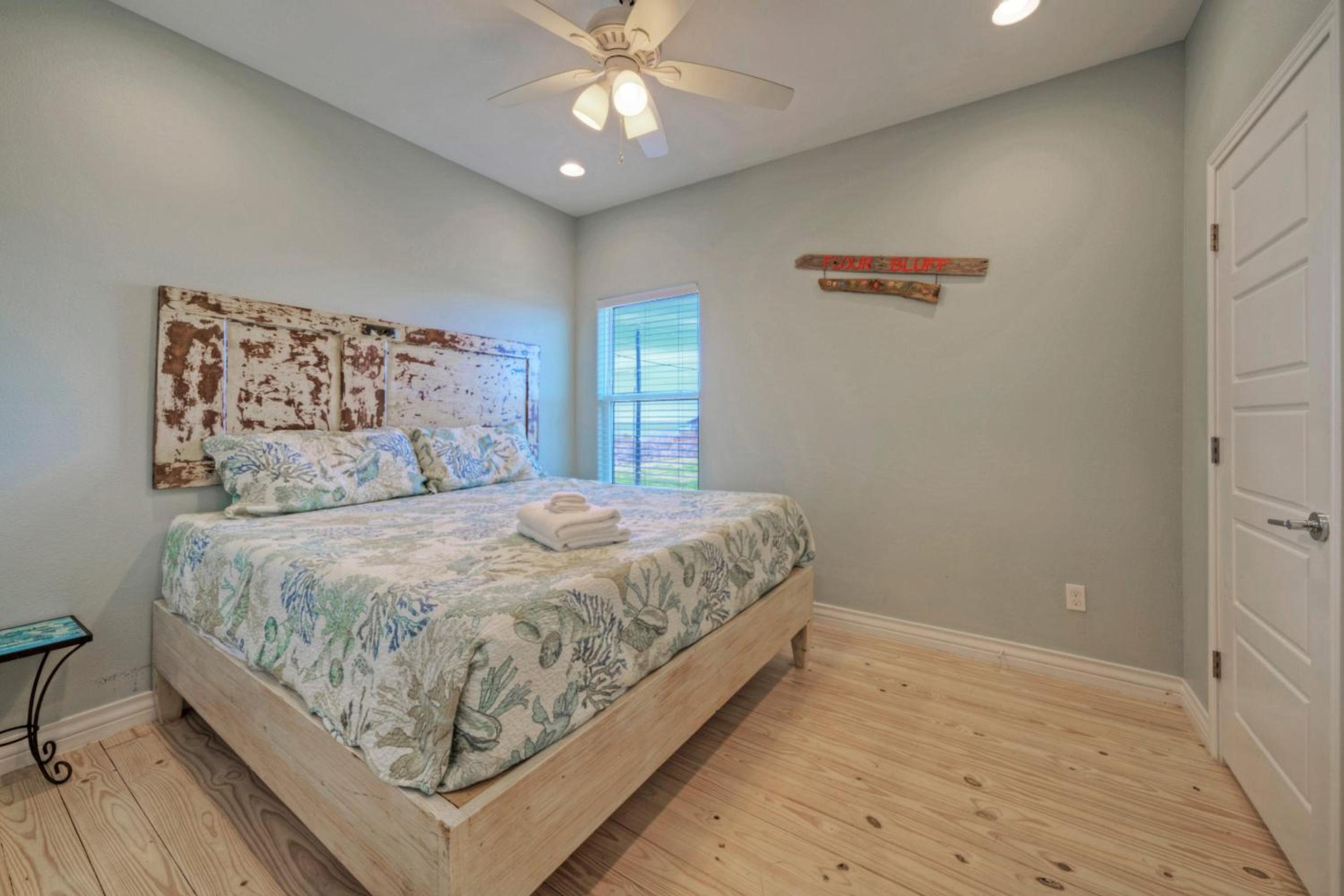 Sleeps 26 2 Homes w Waterfront Pool Boat Dock Laguna Village Escape