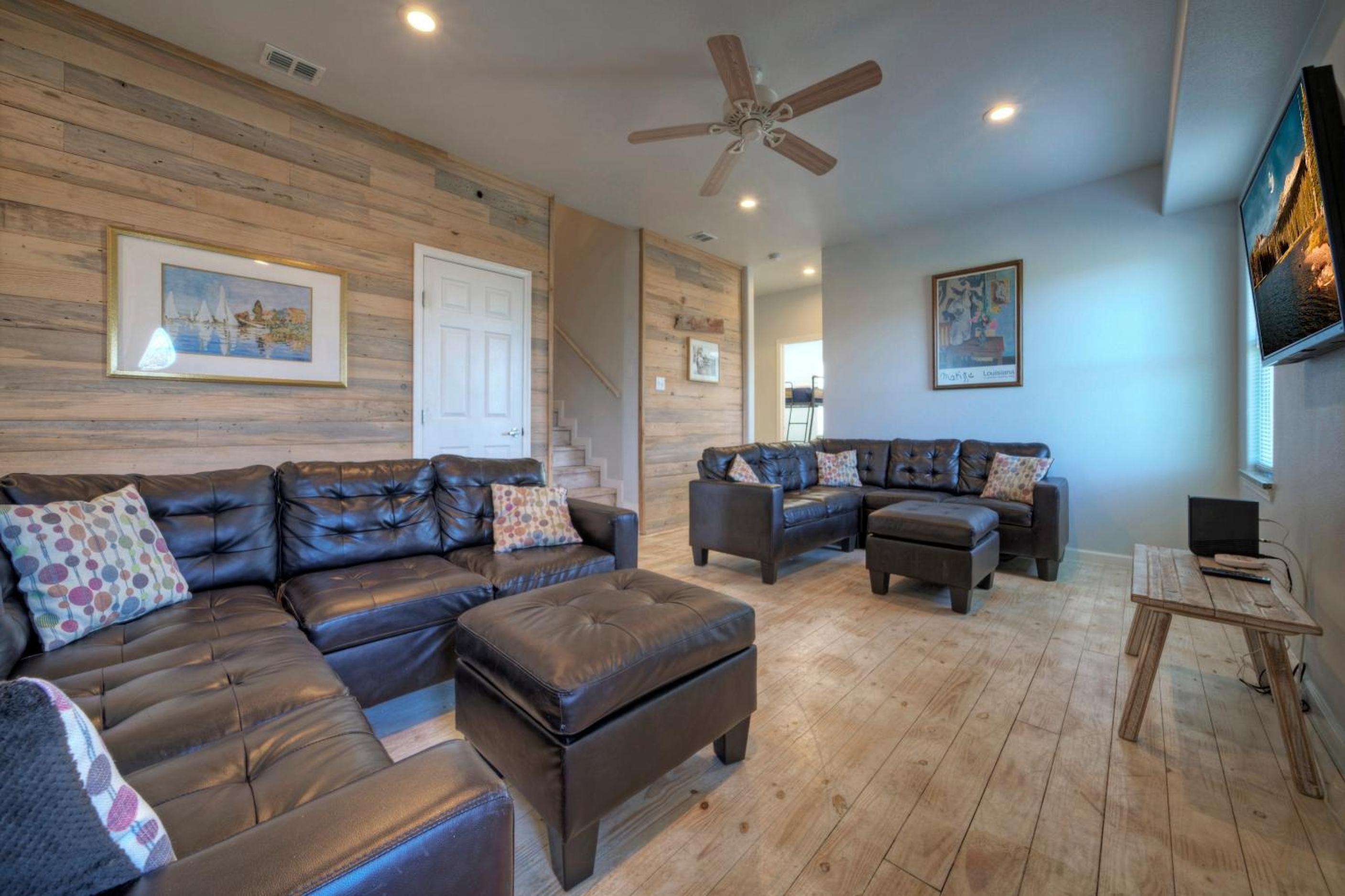 Sleeps 26 2 Homes w Waterfront Pool Boat Dock Laguna Village Escape