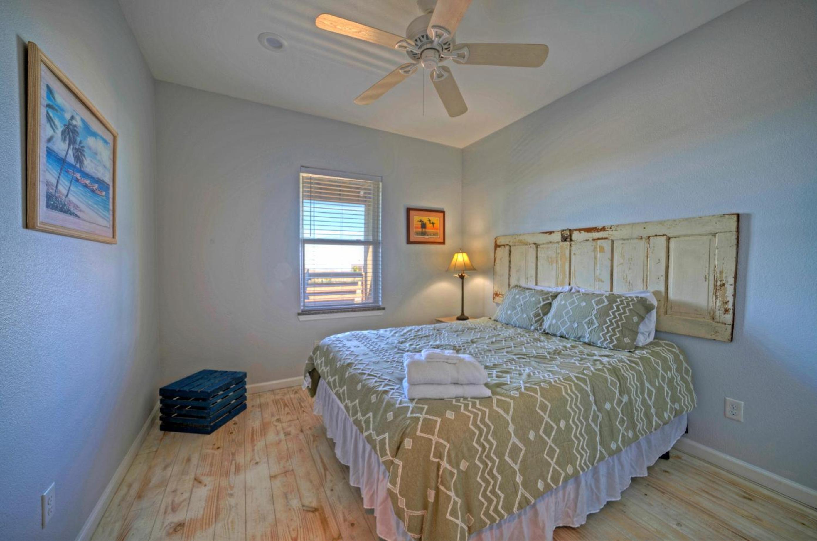 Sleeps 26 2 Homes w Waterfront Pool Boat Dock Laguna Village Escape