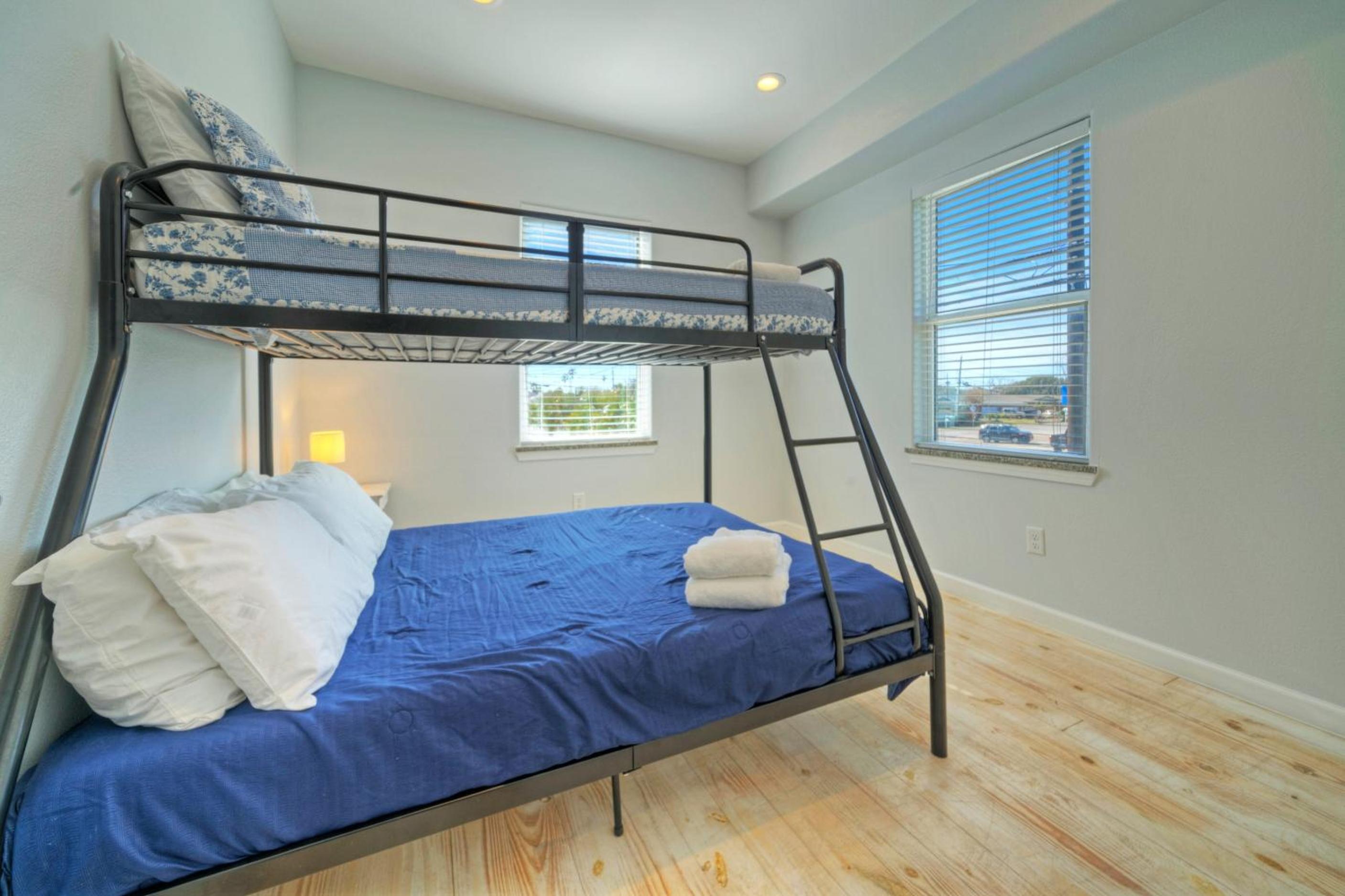 Sleeps 26 2 Homes w Waterfront Pool Boat Dock Laguna Village Escape