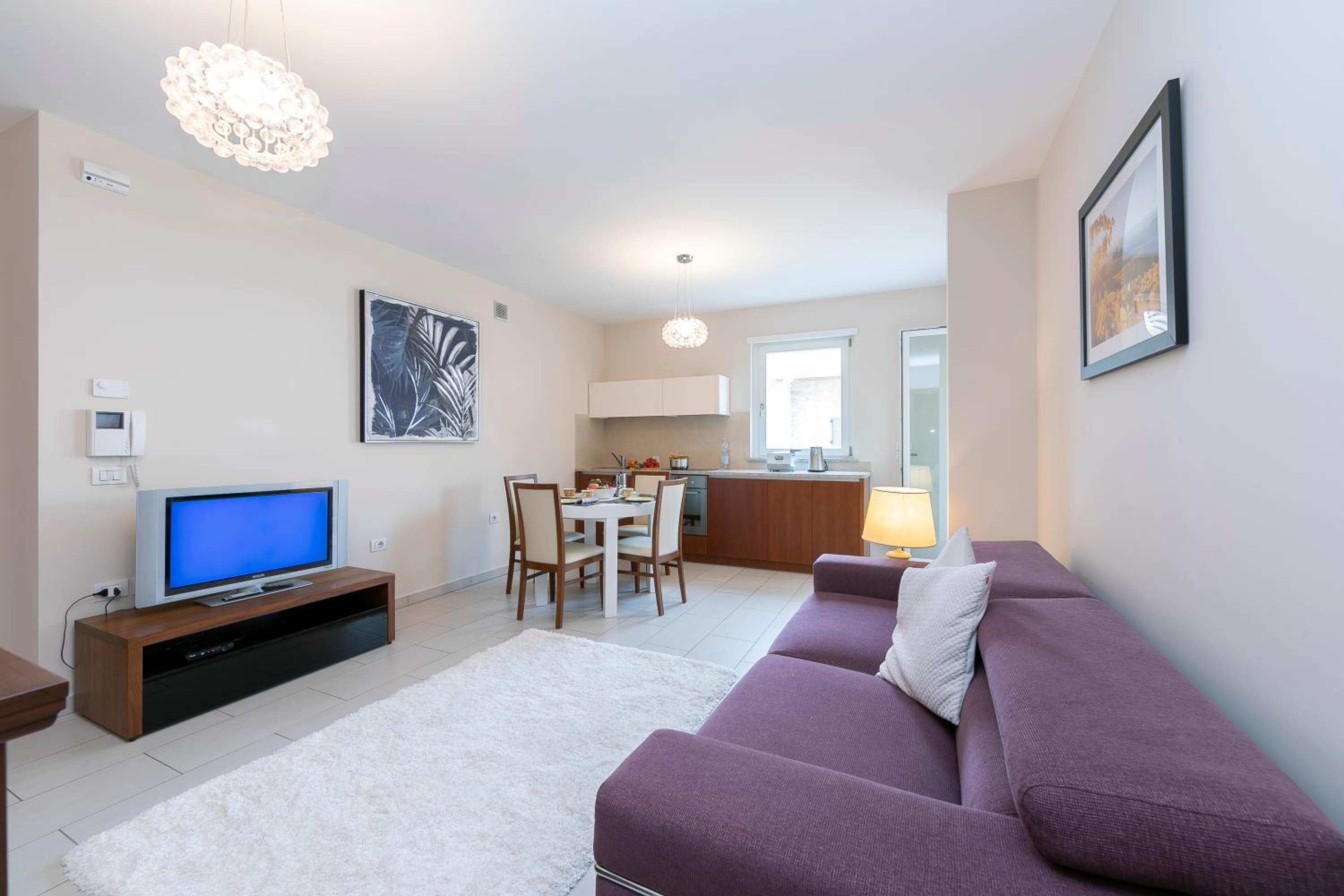 Casa Margherita Few Minutes From Lake - Happy Rentals view 5