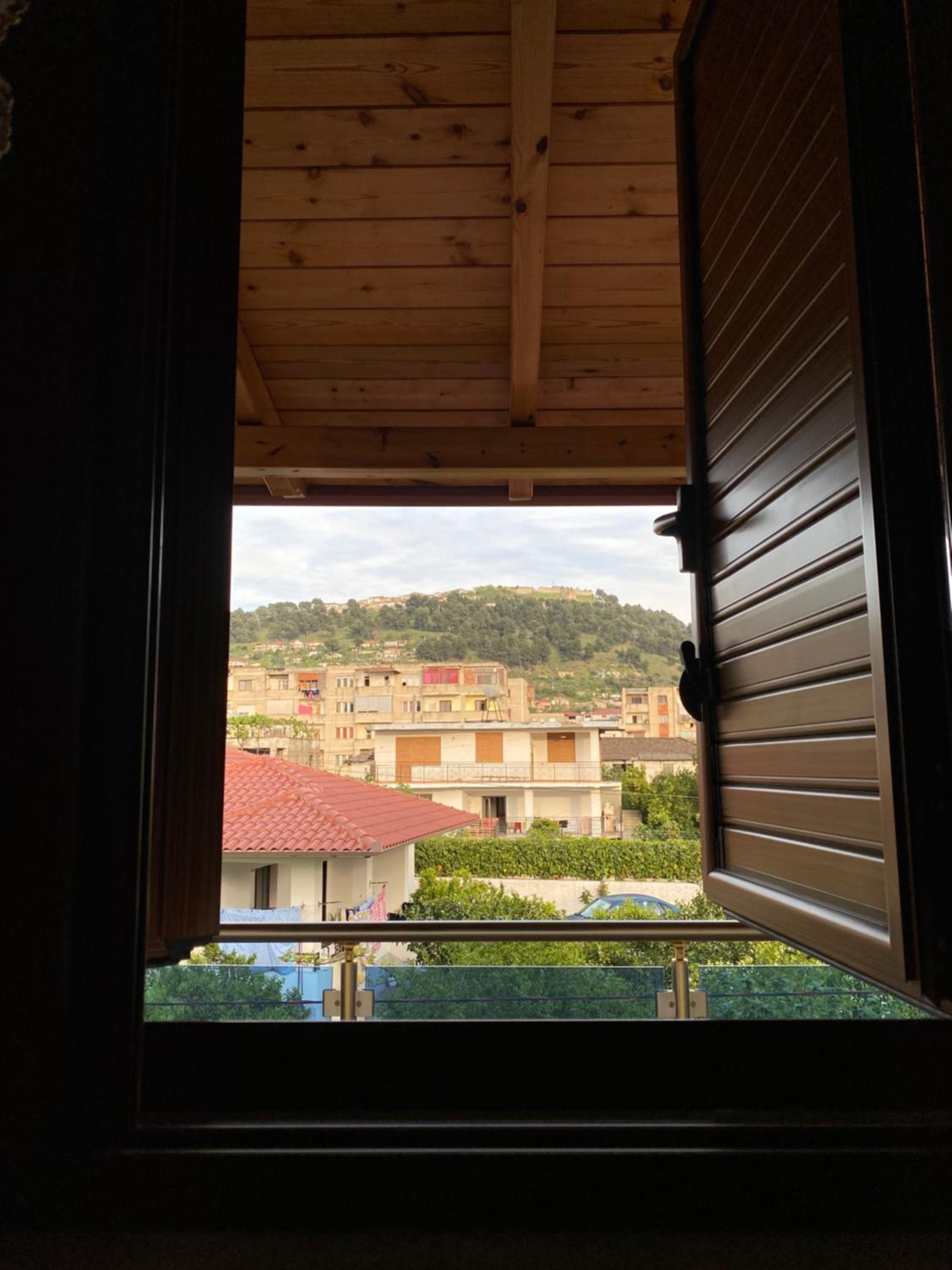Villa Berat - View of Berat Castle & Traditional Breakfast