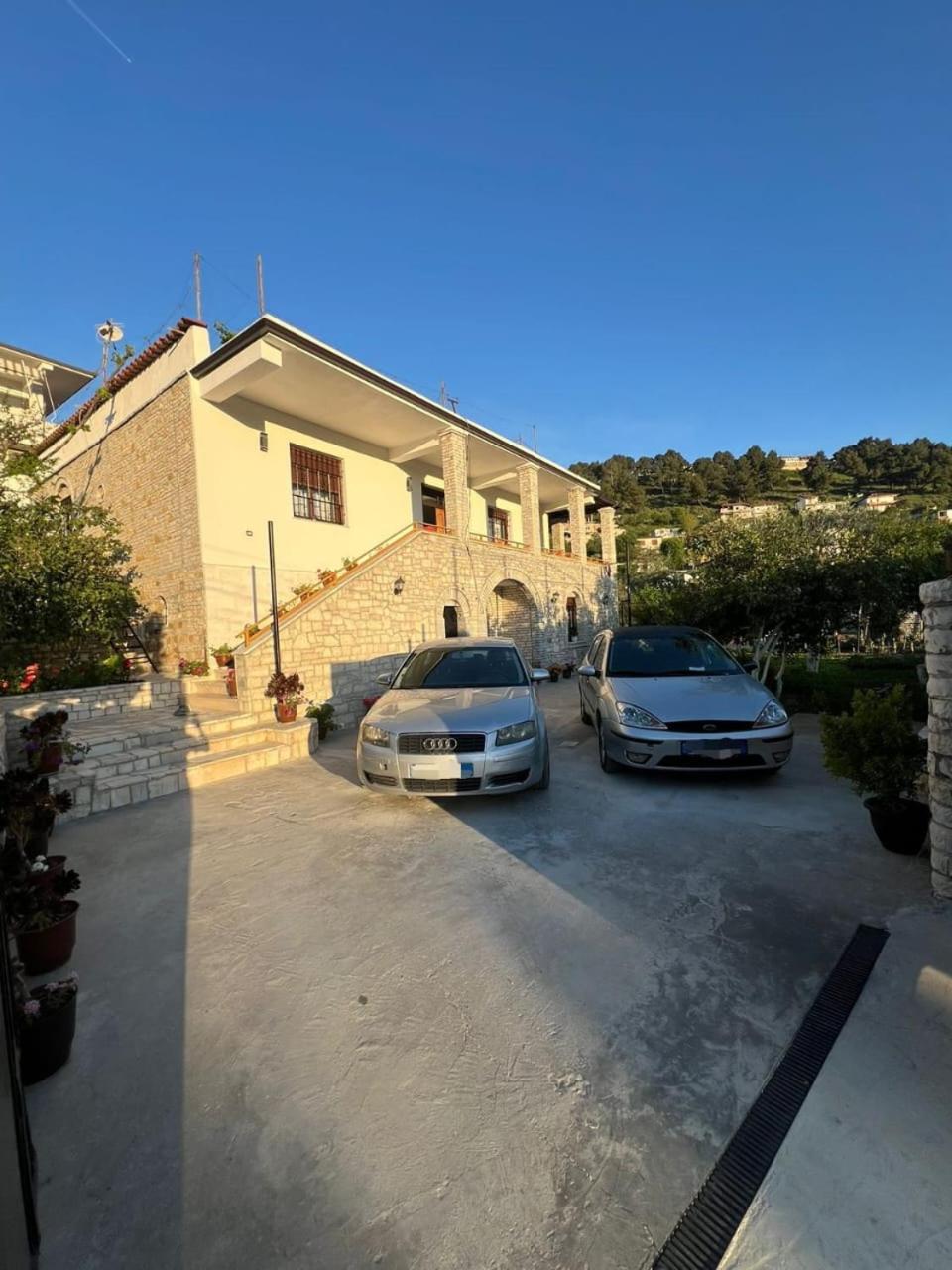 G.L. Apartments