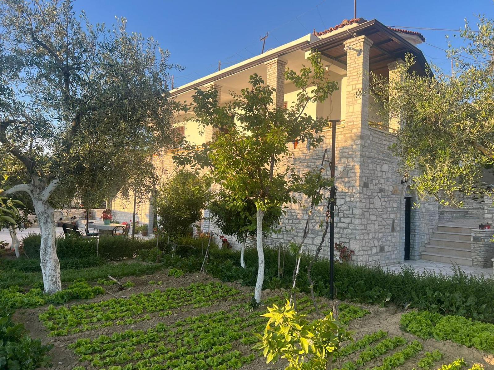 G.L. Apartments