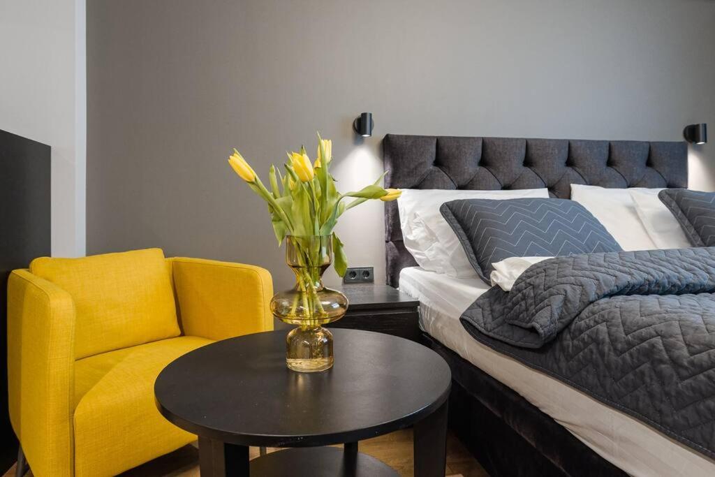 Elegant 28m2 Studio Flat next to Old Town