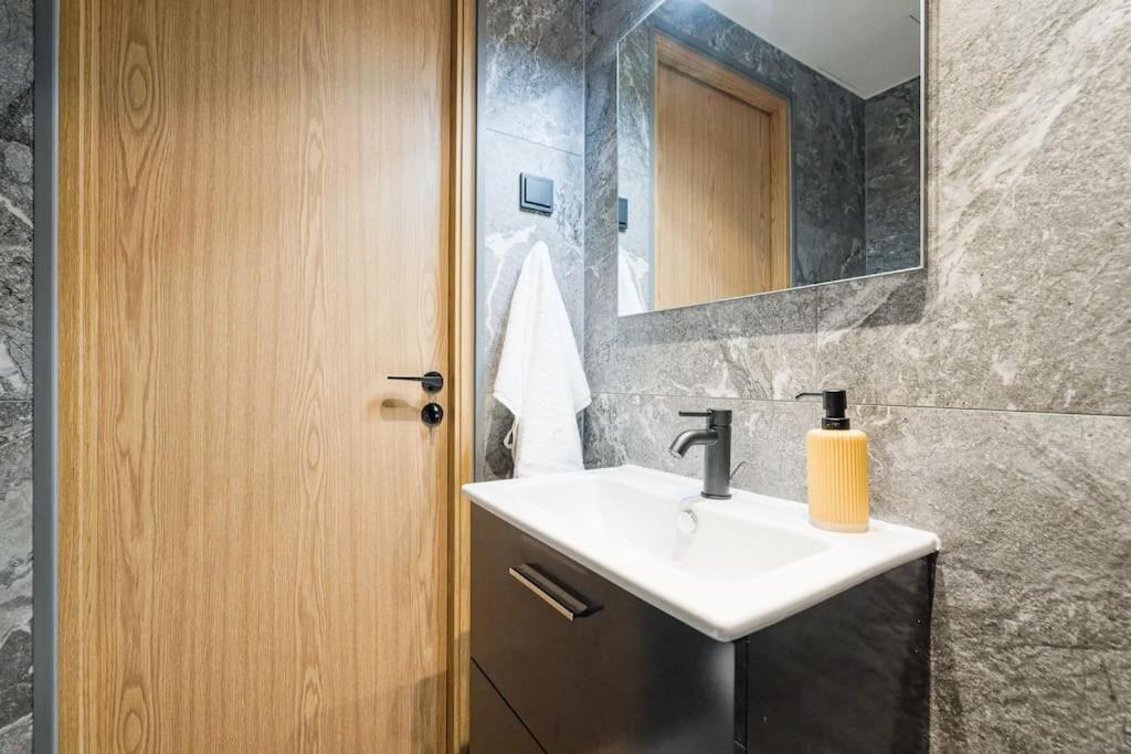 Elegant 28m2 Studio Flat next to Old Town