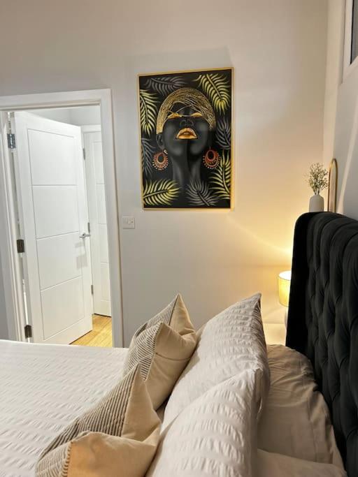 Trendy City Centre Apartment with FREE Parking view 5
