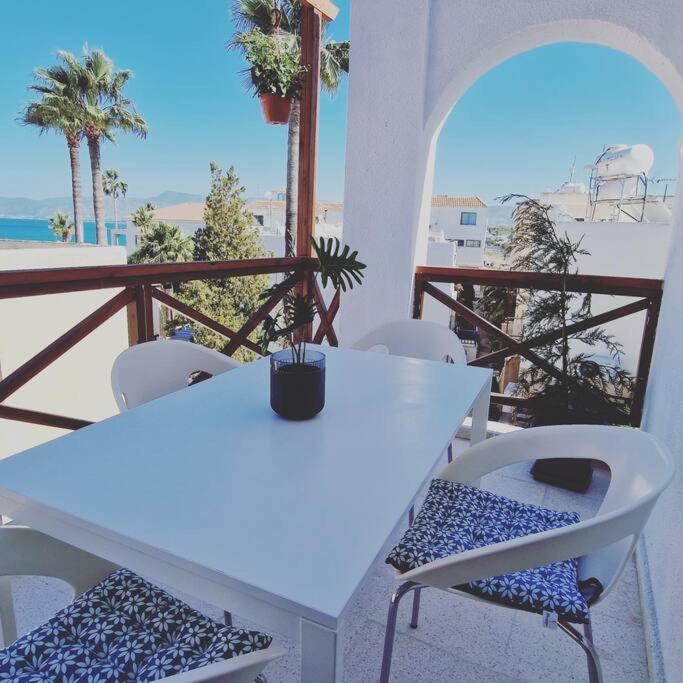 Blue pearl, seaside aprtm with pool at Latchi Marina