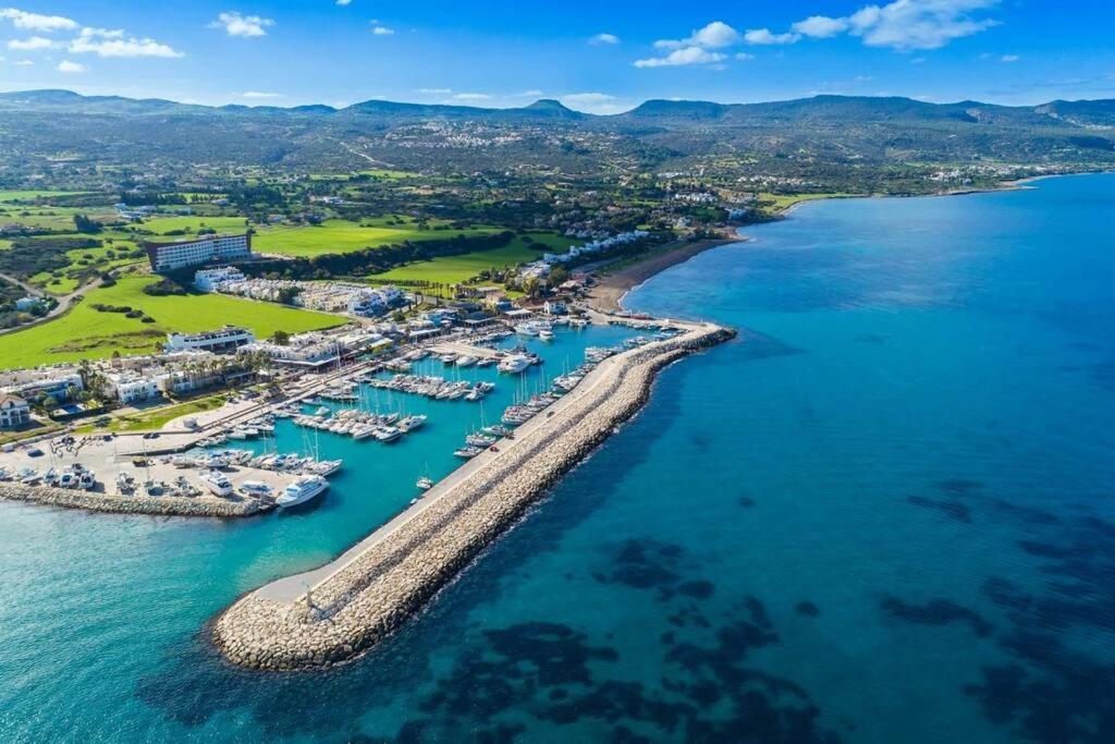 Blue pearl, seaside aprtm with pool at Latchi Marina