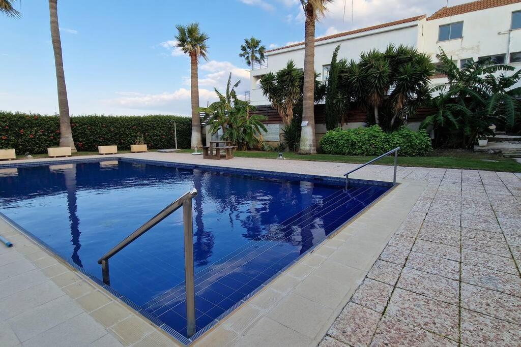 Blue pearl, seaside aprtm with pool at Latchi Marina