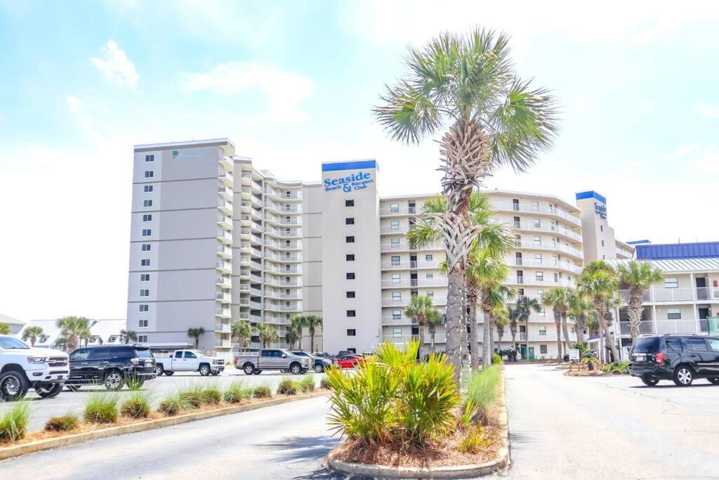 Hotel Oceanfront 1 Bedroom, Outdoor Pool w/Private Beach Access - Image 1