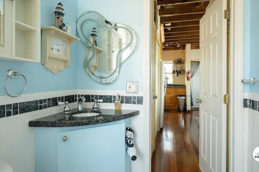 Komffy Studio Waterfront w/King Bed & Free Parking view 4