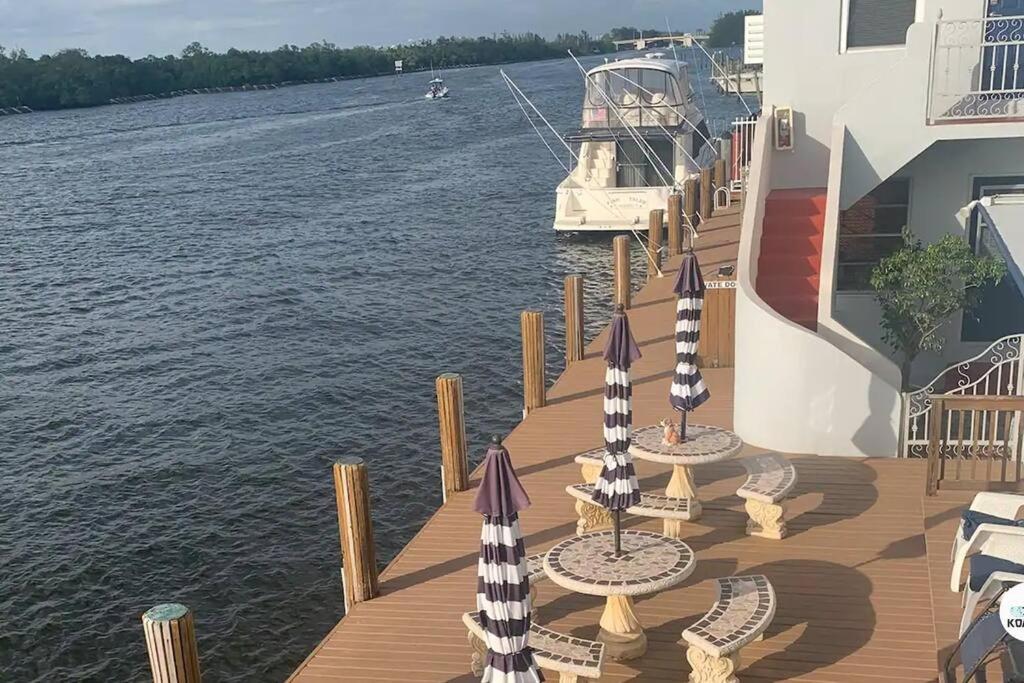 Komffy Studio Waterfront w/King Bed & Free Parking view 5