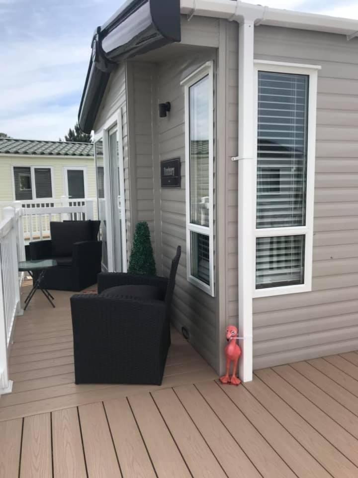 LODGE SEA VIEW On the beach signature gold Hafan y Mor North Wales LL53 6HX view 2