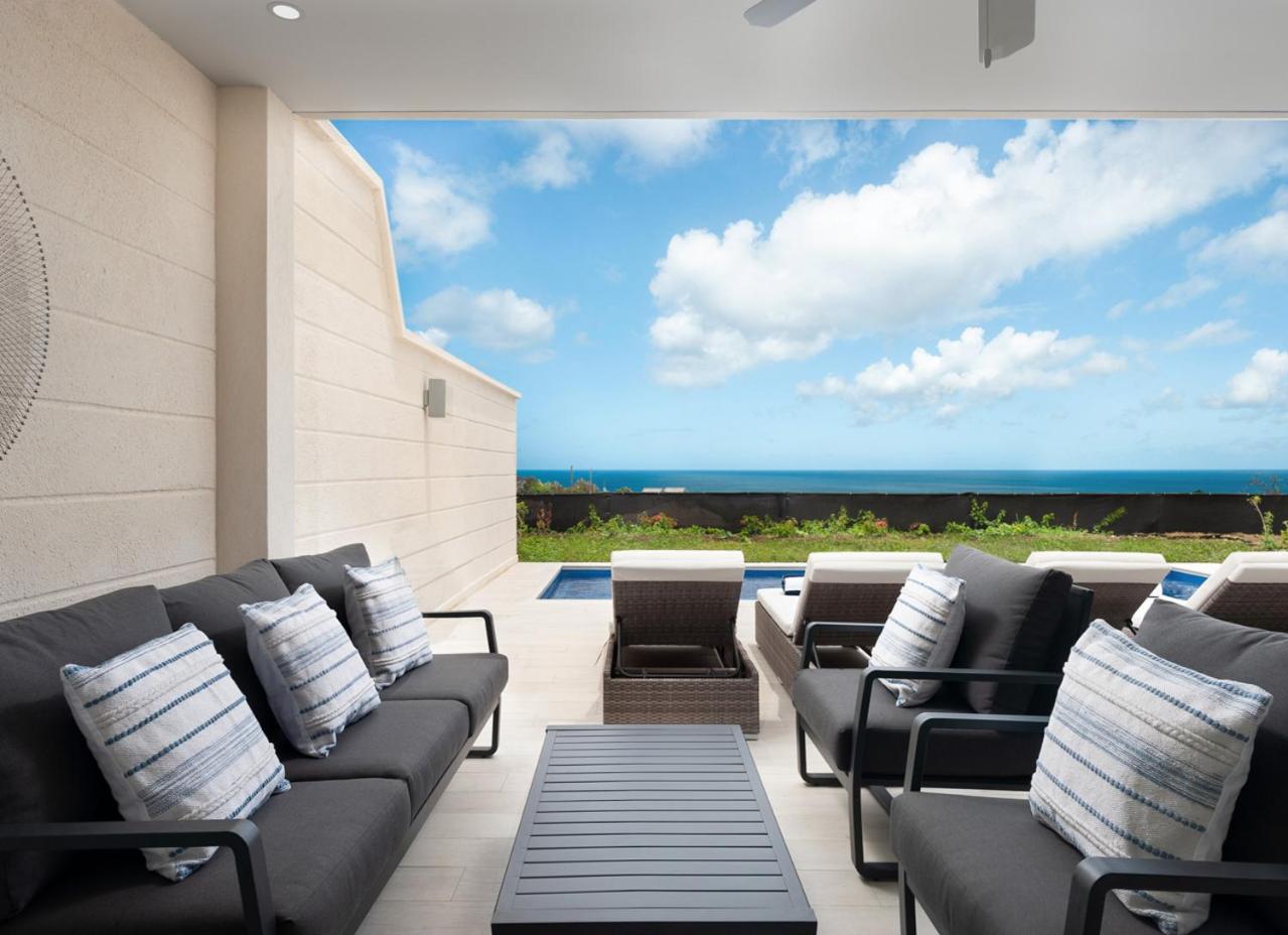 West Coast Luxury Seaview Villa w/Fairmont Beach Membership and Mega Pool