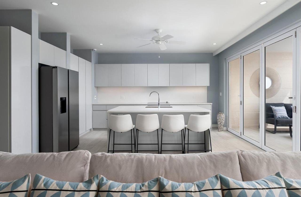 West Coast Luxury Seaview Villa w/Fairmont Beach Membership and Mega Pool