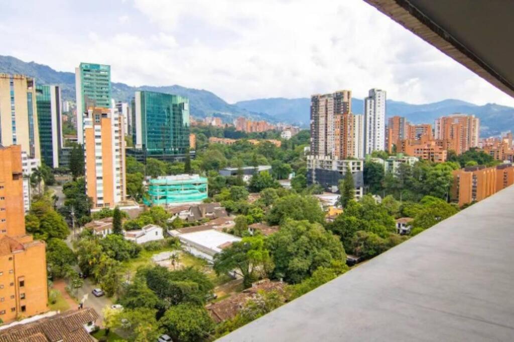 Bright Studio Topfloor A/C, Poblado Coworking1412