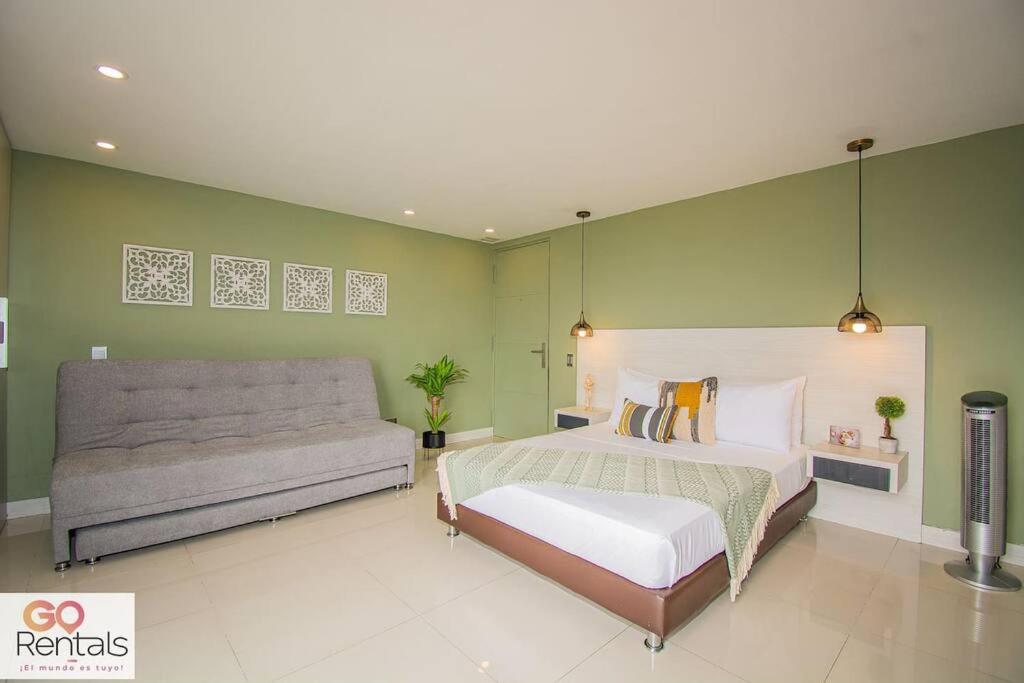 Cozy studio in Poblado, parking, NO FEE 1107