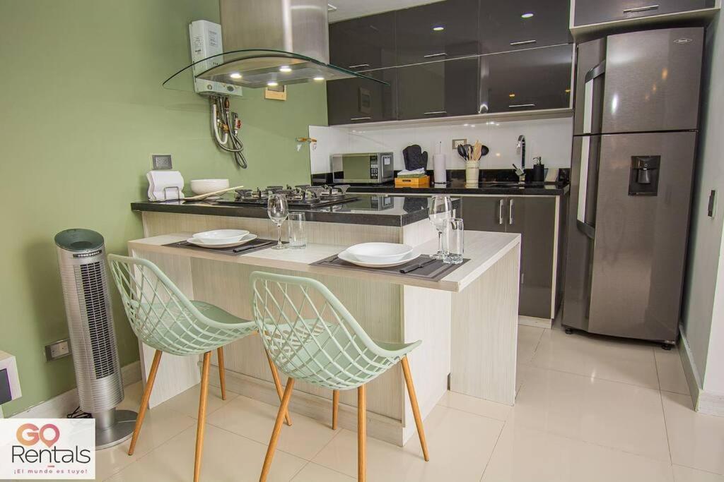 Cozy studio in Poblado, parking, NO FEE 1107