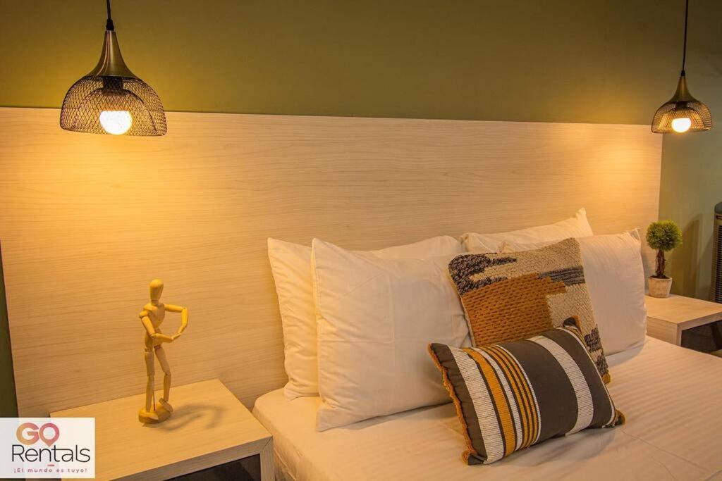 Cozy studio in Poblado, parking, NO FEE 1107