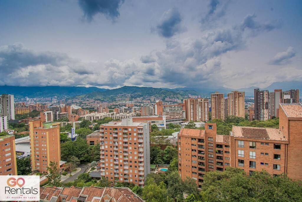 Cozy studio in Poblado, parking, NO FEE 1107