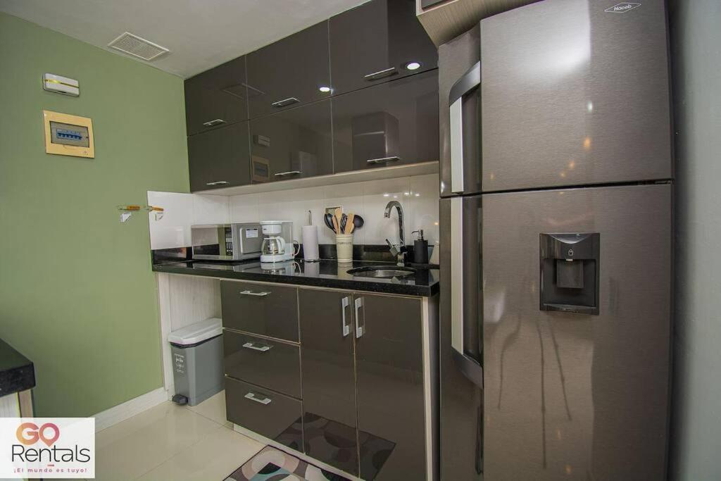 Cozy studio in Poblado, parking, NO FEE 1107