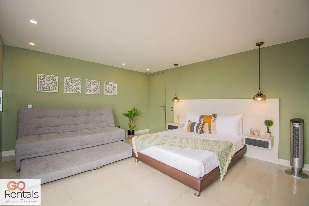 Cozy studio in Poblado, parking, NO FEE 1107