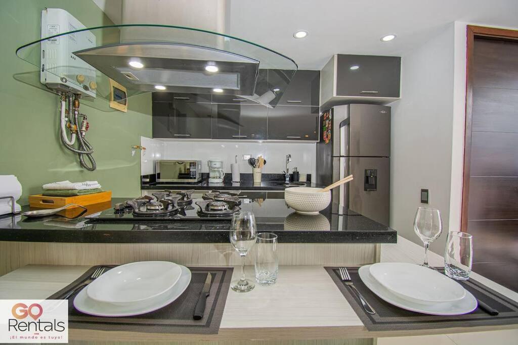 Cozy studio in Poblado, parking, NO FEE 1107