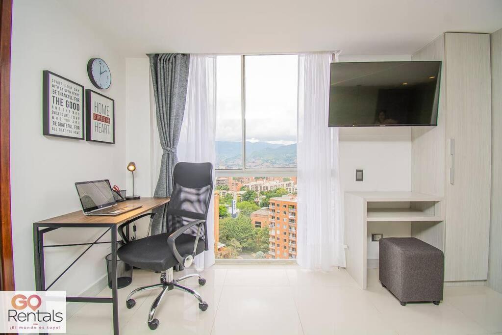 Cozy studio in Poblado, parking, NO FEE 1107