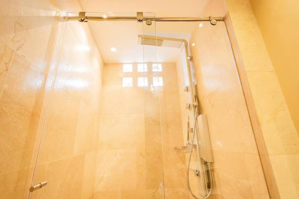 Stylish loft, balcony, fast internet, parking 210