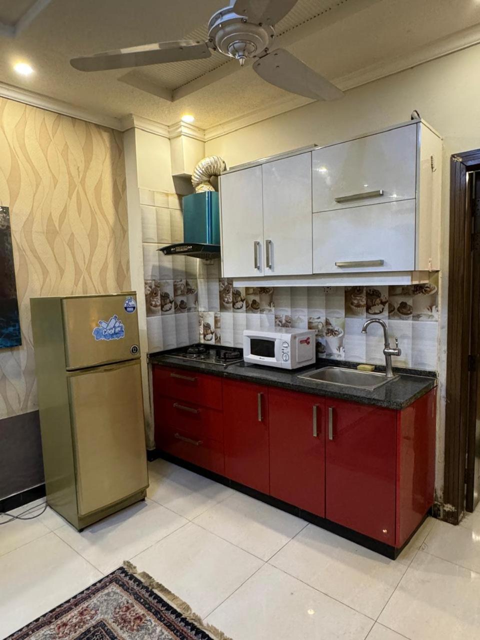 exSTAY.c. Single bed luxury apartment with underground parking view 3