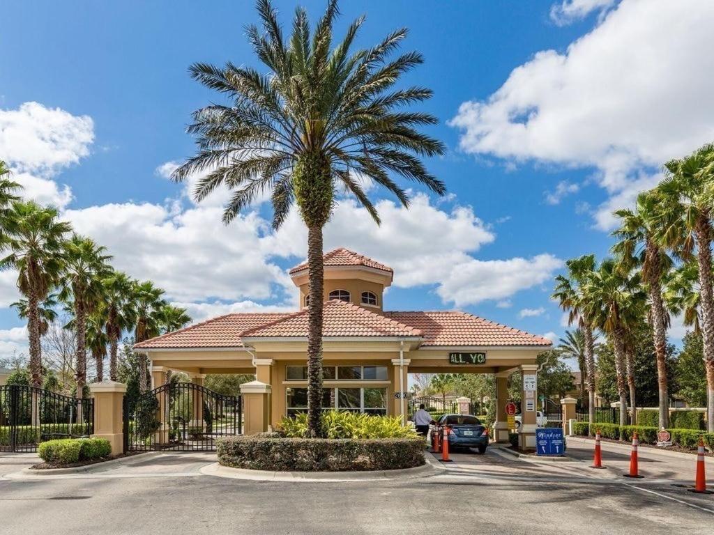 2 Disney mickeys family home