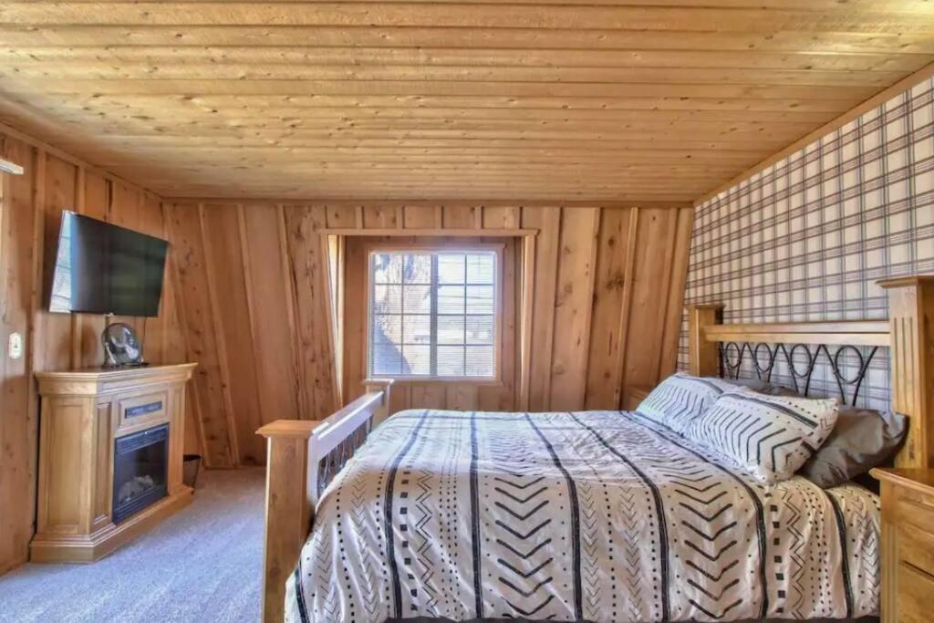 The Raccoon Retreat + Firepit + Spa + BBQ view 5
