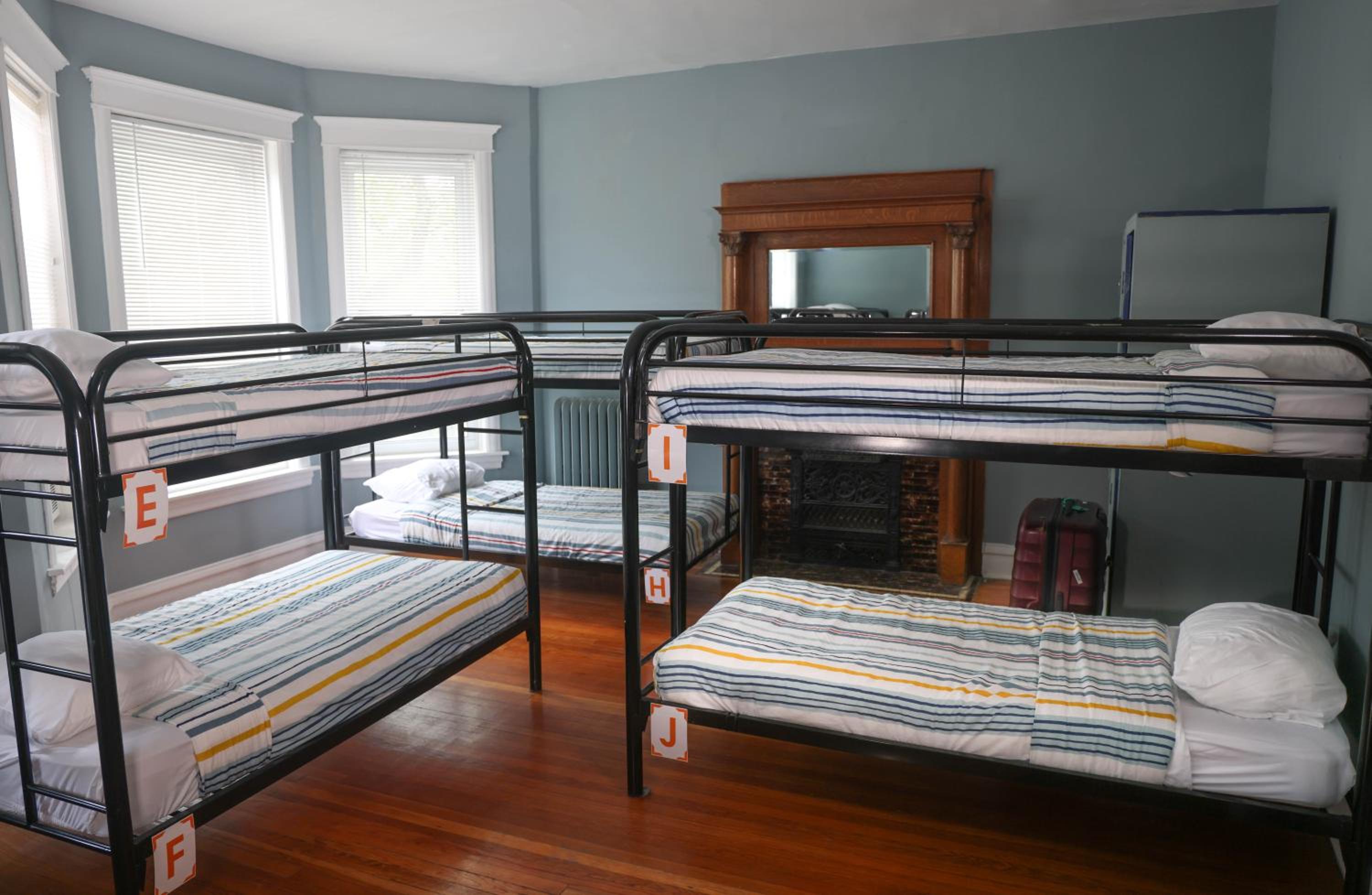Wrigley Hostel - Chicago