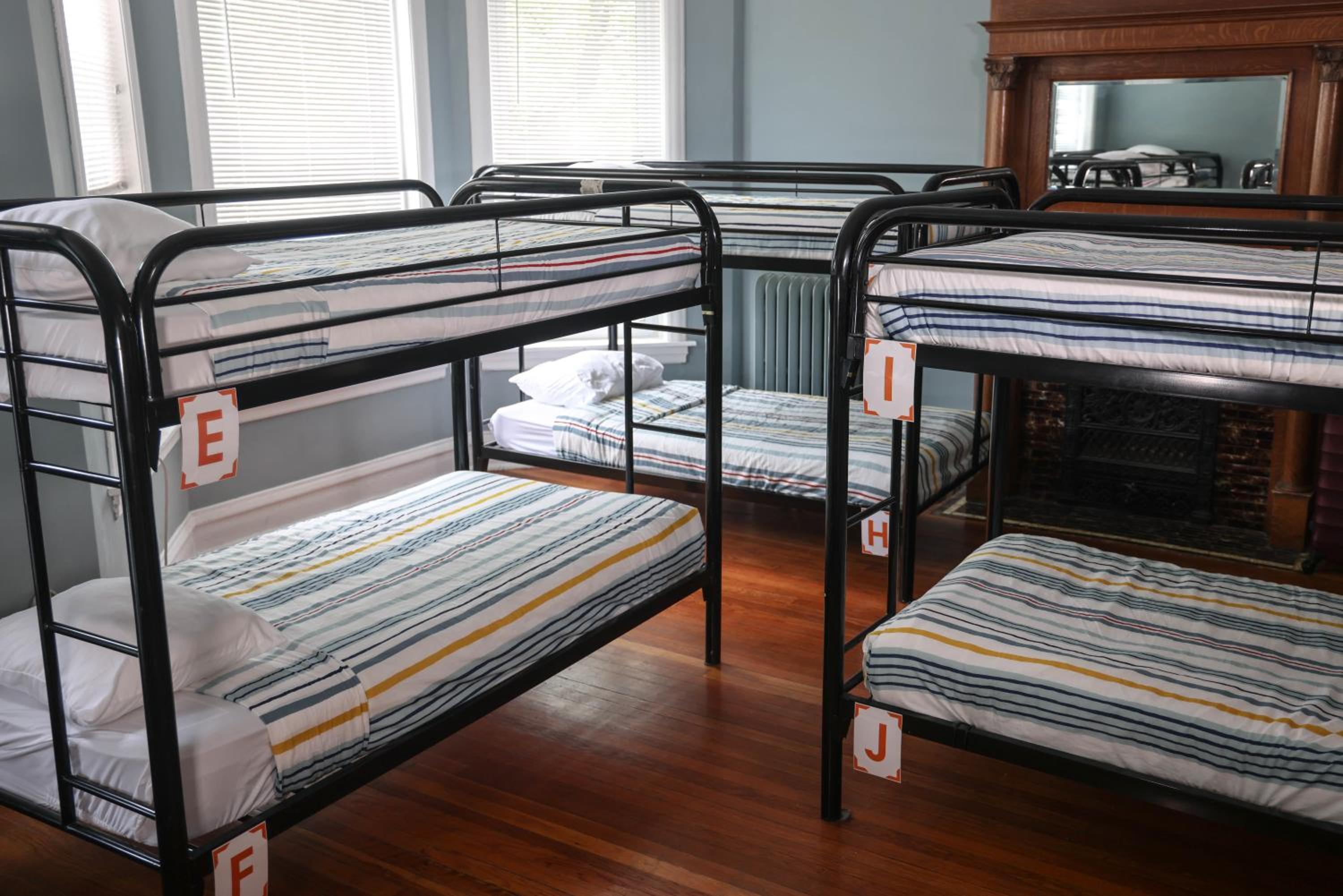 Wrigley Hostel - Chicago
