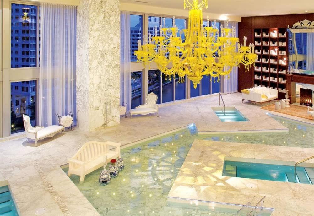 Downtown Brickell- FREE Pool -GYM- SPA