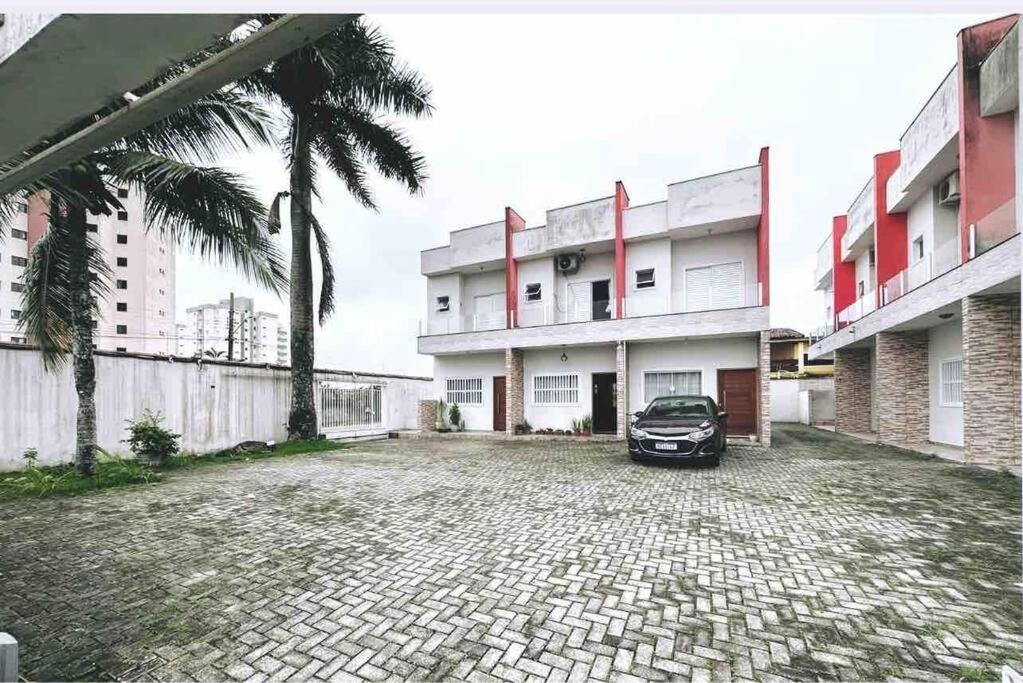 Sobrado em Cond. Fechado - 250m Praia Indaiá.
